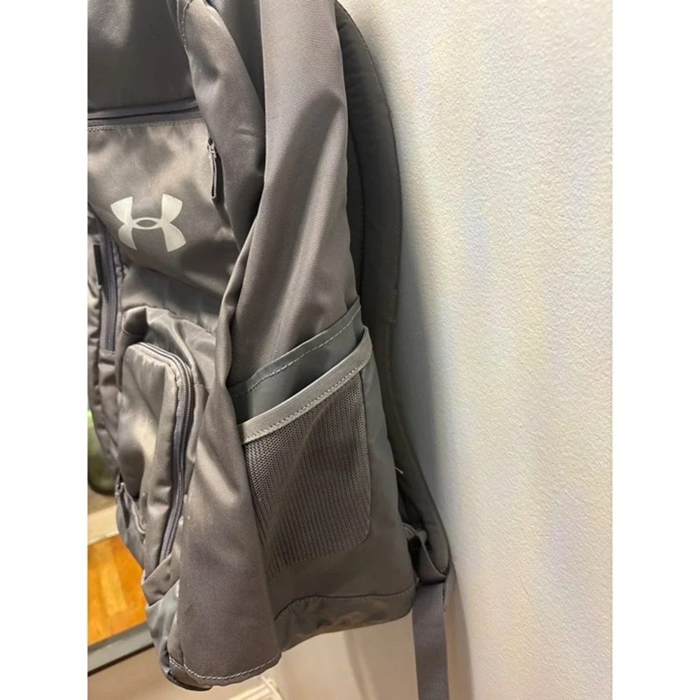 Under Armour Hustle Backpack Unisex Gray Excellent UA Storm Laptop‎ Sleeve 19in